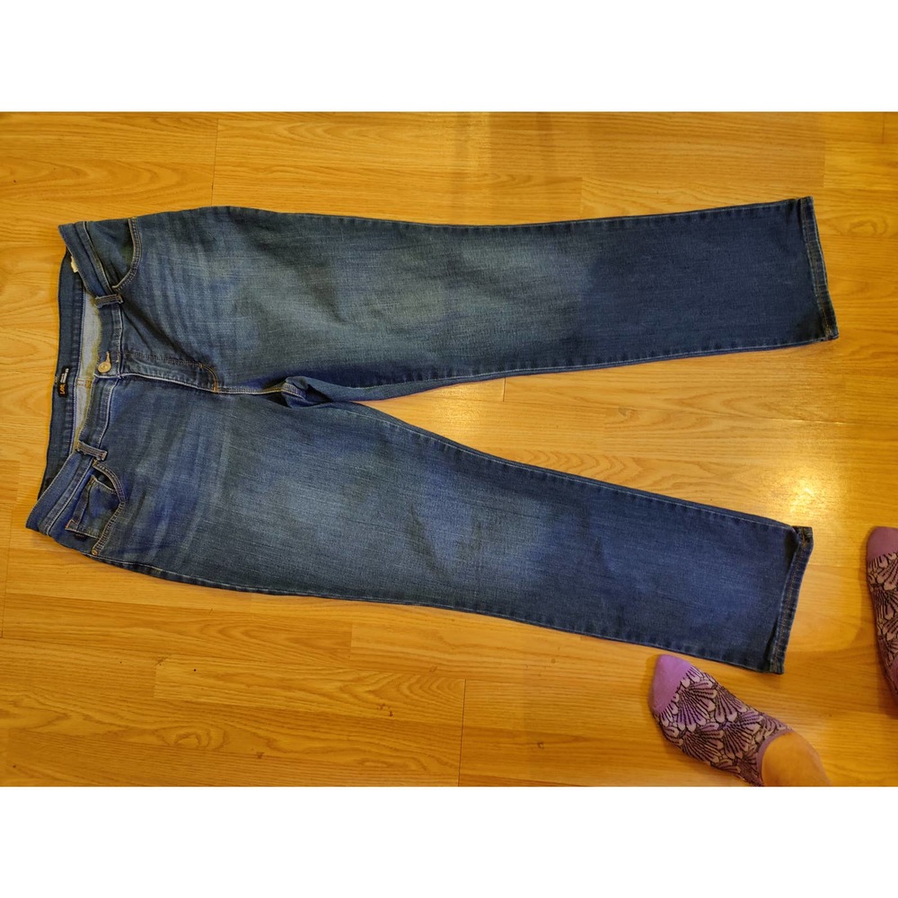 Lee Classic Fit Straight Leg Jeans Women's size 16 Blue Mid Rise Medium Wash.
